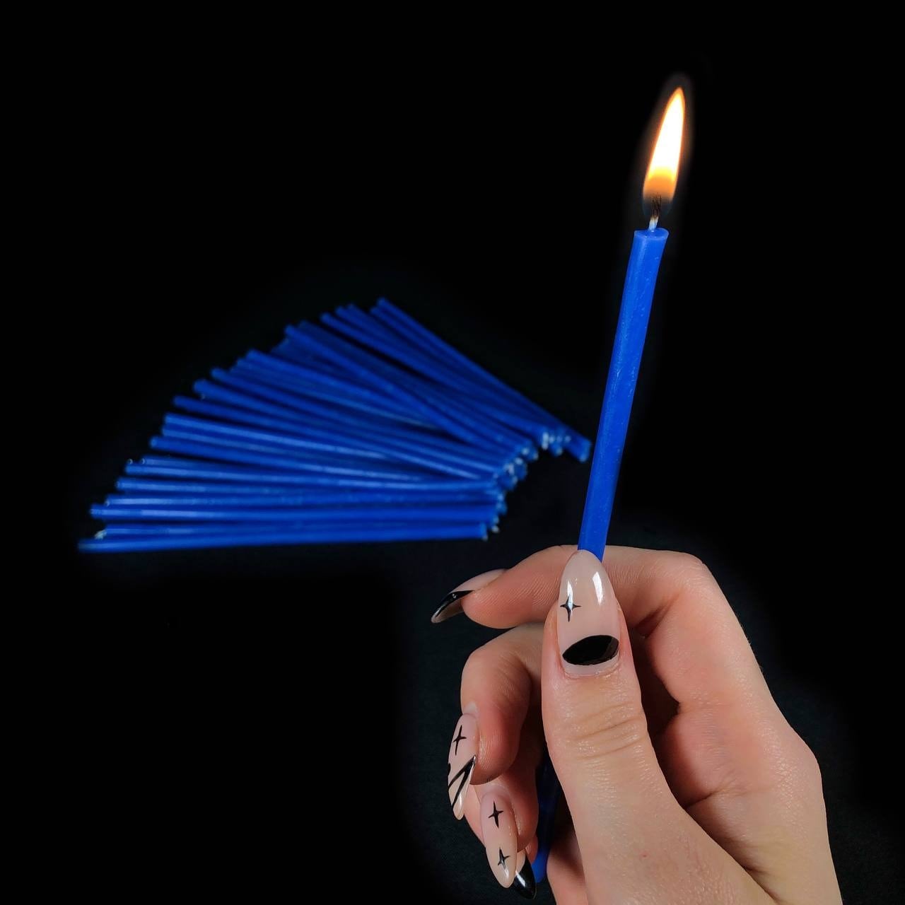 Свеча восковая синяя 15 см