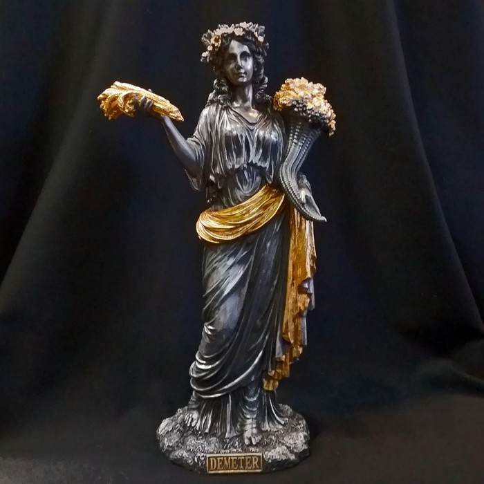 Римская богиня покровительница. Деметра богиня. Деметра богиня плодородия. Богиня Деметра статуя. Деметра богиня древней Греции.