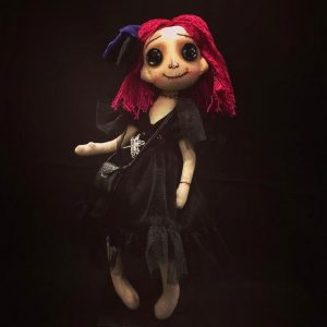 Кукла помощница с розовыми волосами