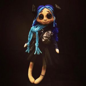 Кукла помощница с голубыми волосами