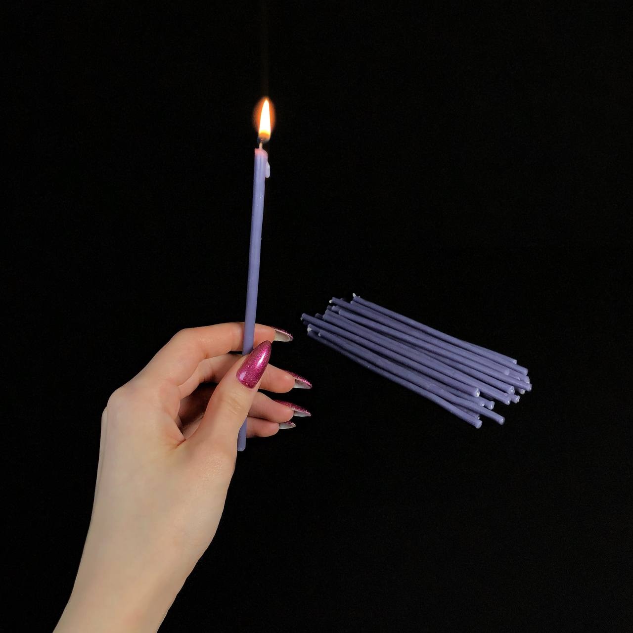 Свеча восковая фиолетовая 15 см