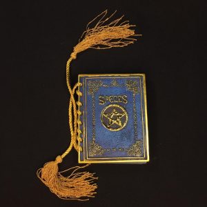 Книга Теней с пентаграммой