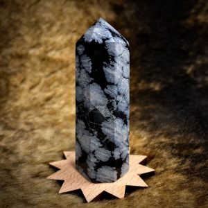 Колдовской кристалл из Снежного Обсидиана