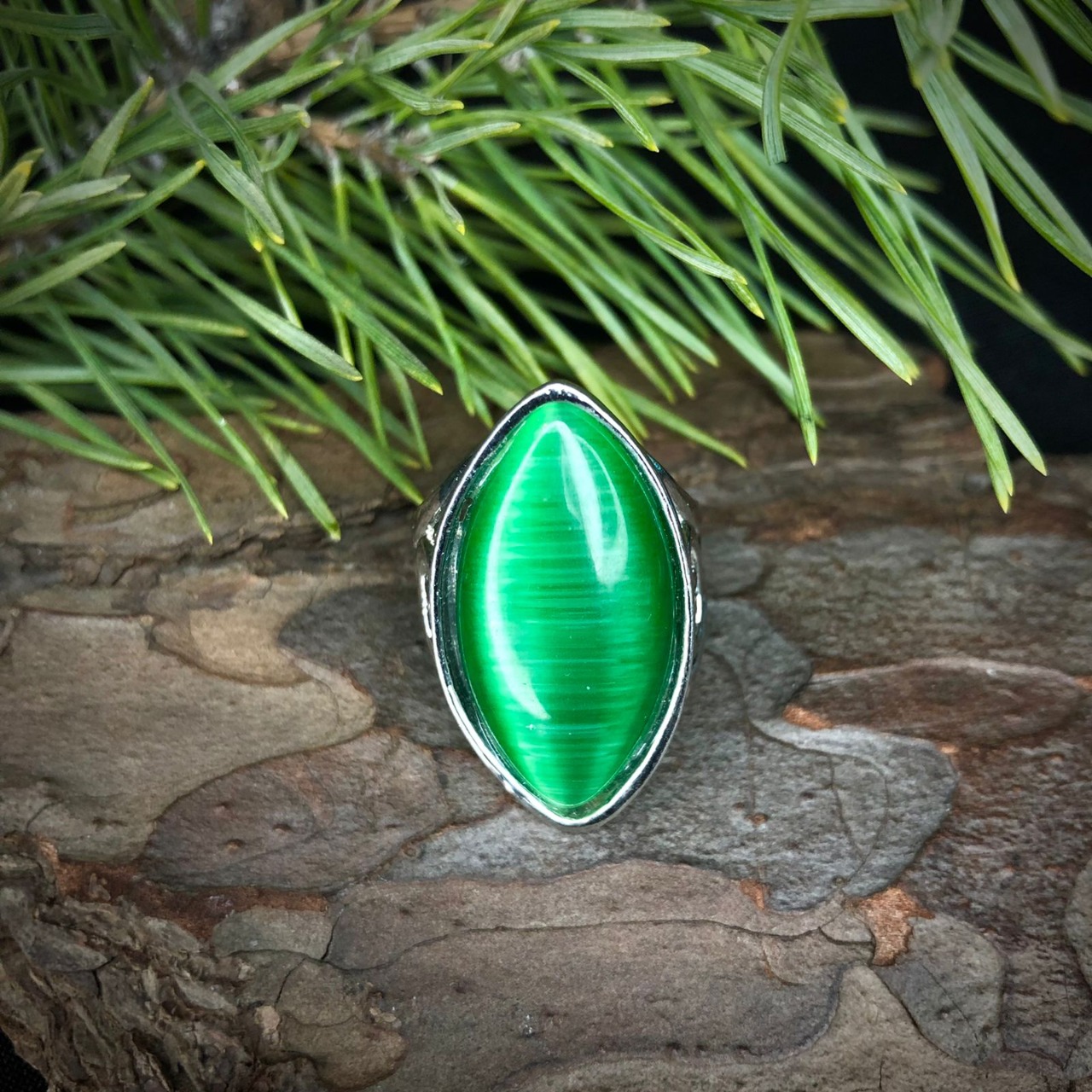 Колдовское кольцо Ведьмы «Непрогляд» с зеленым Кошачьим глазом  (с подселением)