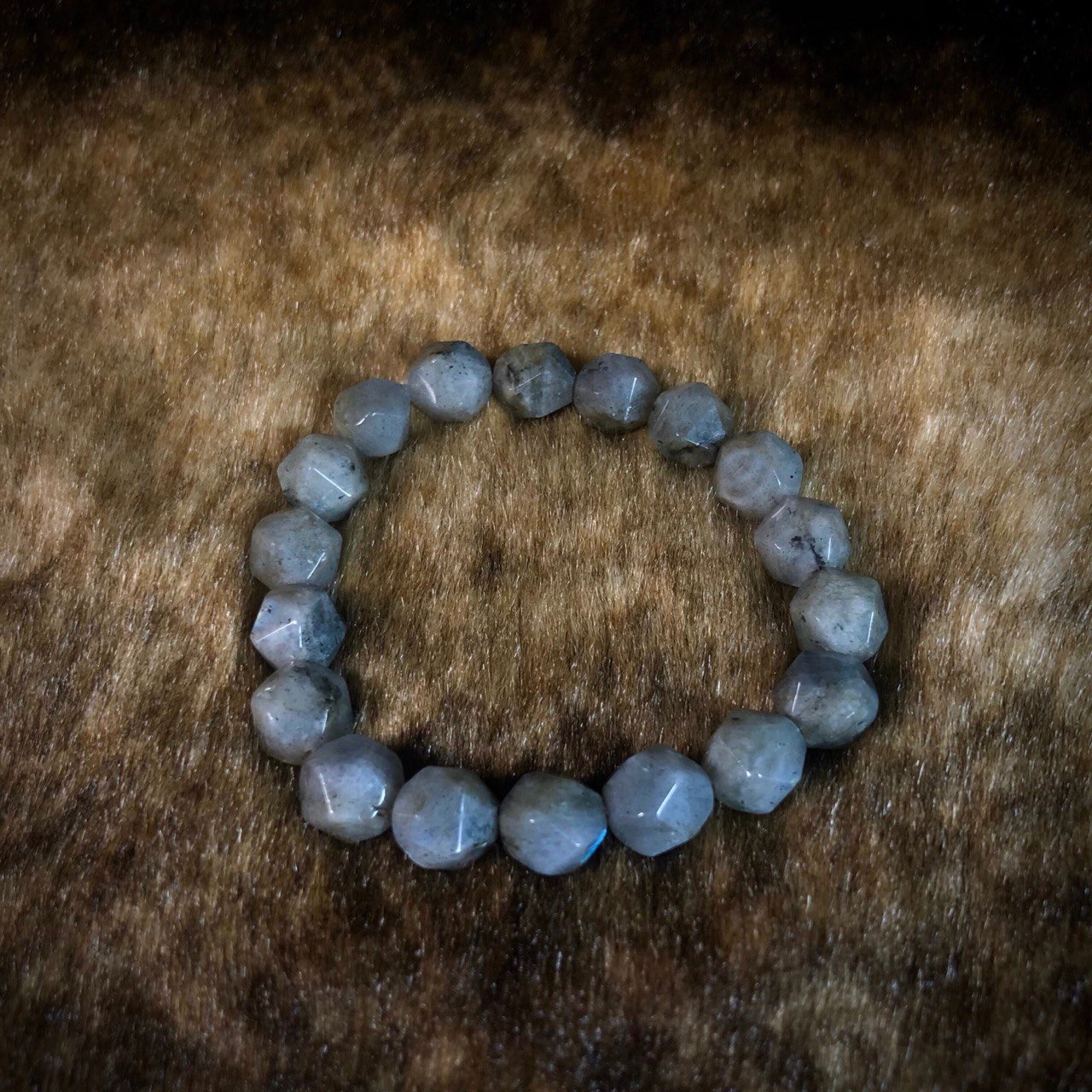 Колдовской браслет из камня Лабрадор