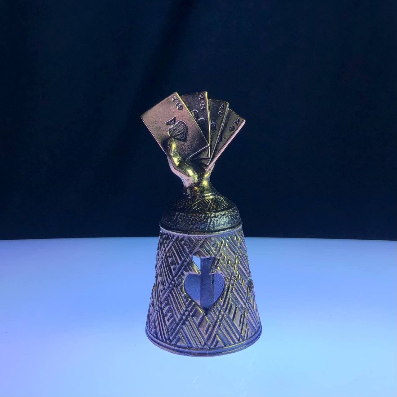 Колокольчик «Сила Игральных Карт» с янтарем
